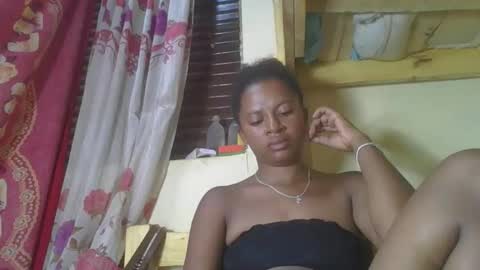 Snapshot of josiane93 chatting on 10/26/25, 03:40 josiane online show from 10/26/25, 03:40