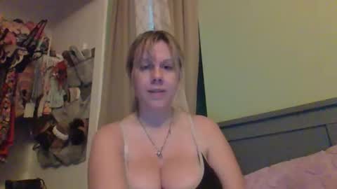 Lana Caruso online show from 11/23/25, 02:33
