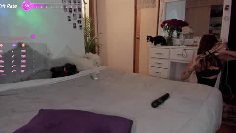 josephine   independent model    online show from 02/05/25, 08:35