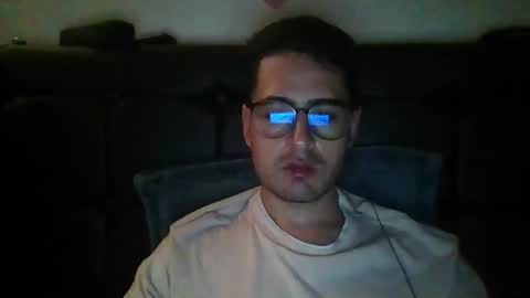 Snapshot of josux8 chatting on 12/18/25, 02:06 josux8 online show from 12/18/25, 02:06