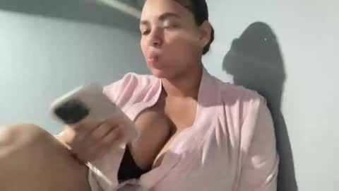 Snapshot of jousanie chatting on 09/15/25, 03:28 Josousie online show from 09/15/25, 03:28