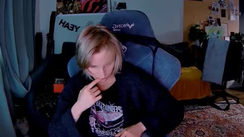 Snapshot of joy_keys chatting on 11/20/25, 02:01 joy_keys online show from 11/20/25, 02:01