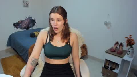 Camila Buitrago online show from 02/10/25, 05:52