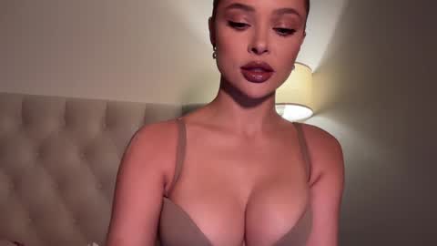 Snapshot of js_girls chatting on 01/26/25, 06:16 Jennie and Sophia online show from 01/26/25, 06:16