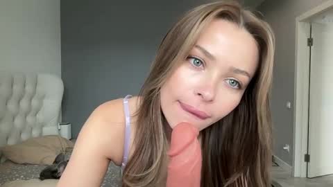 Jennie and Sophia online show from 05/16/26, 10:36