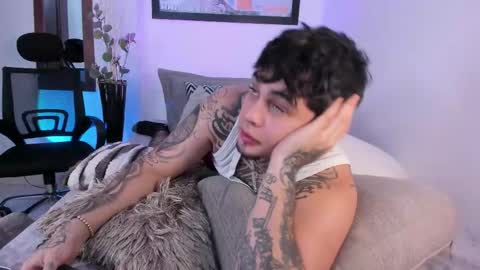 juan_alvarez18 online show from 10/01/25, 01:22