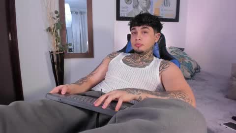 juan_alvarez18 online show from 11/09/25, 04:22