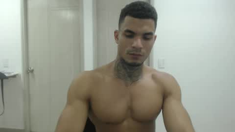 juan_gomez_1 online show from 12/17/24, 11:59