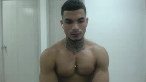 juan_gomez_1 online show from 12/18/24, 09:29