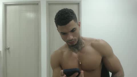 juan_gomez_1 online show from 12/19/24, 10:13