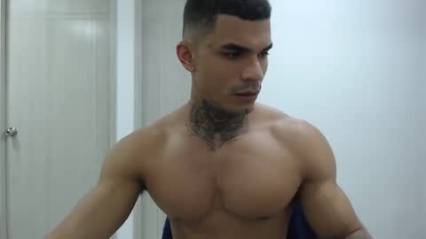 juan_gomez_1 online show from 01/04/25, 10:13