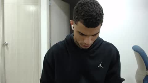 juan_gomez_1 online show from 02/10/25, 11:36