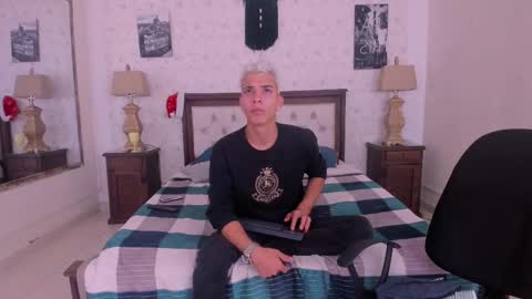 Snapshot of juan_lovers chatting on 12/04/24, 01:09 J U A N L O V E R S online show from 12/04/24, 01:09