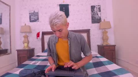 Snapshot of juan_lovers chatting on 12/05/24, 12:44 J U A N L O V E R S online show from 12/05/24, 12:44