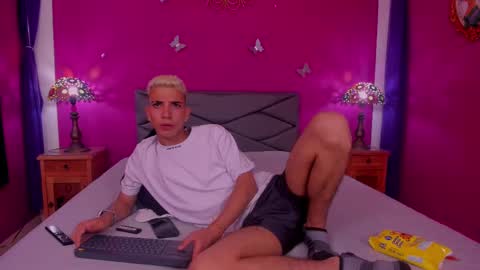 Snapshot of juan_lovers chatting on 12/10/24, 01:55 J U A N L O V E R S online show from 12/10/24, 01:55