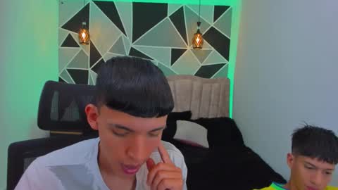 JuanSteven online show from 11/12/25, 04:35