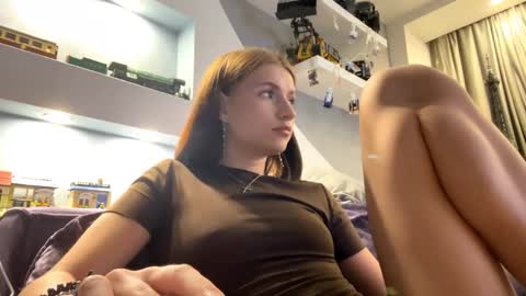 Lola online show from 11/11/25, 03:45