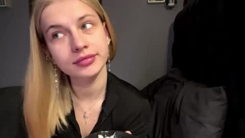 Lola online show from 04/02/26, 06:00