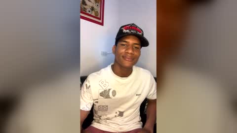 Snapshot of juanbigcock21cm chatting on 04/06/26, 01:03 juan jose online show from 04/06/26, 01:03