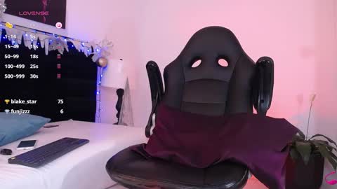 juancamilo66_ online show from 12/25/24, 08:40