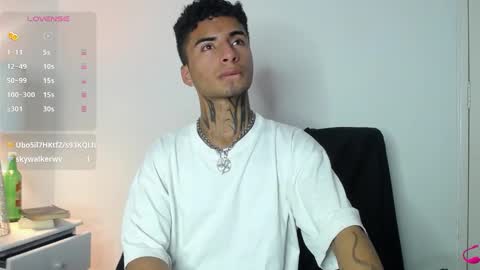 juancamilo66_ online show from 01/04/25, 06:09