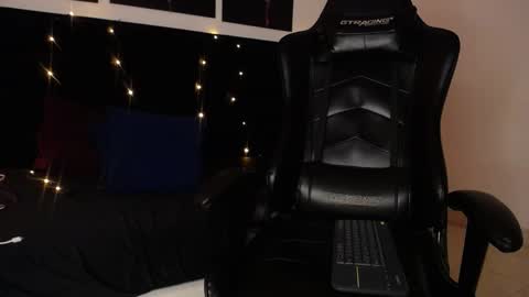 juancamilo66_ online show from 02/04/25, 03:11