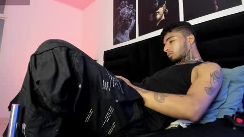 juancamilo66_ online show from 11/04/25, 04:11