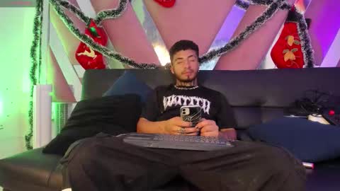 juancamilo66_ online show from 11/18/25, 02:50