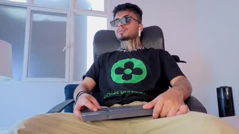 juancamilo66_ online show from 04/02/26, 03:09