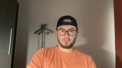 Snapshot of juanchom chatting on 01/06/25, 01:52 juanchom online show from 01/06/25, 01:52