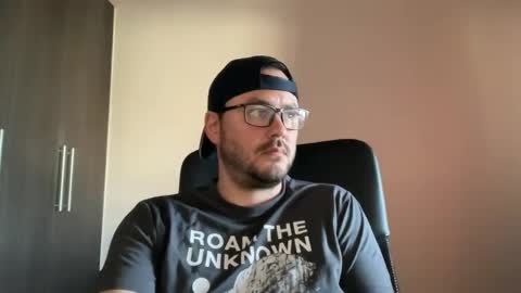 Snapshot of juanchom chatting on 03/03/25, 01:42 juanchom online show from 03/03/25, 01:42