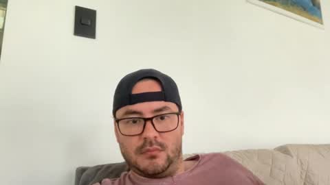 Snapshot of juanchom chatting on 10/21/25, 02:29 juanchom online show from 10/21/25, 02:29