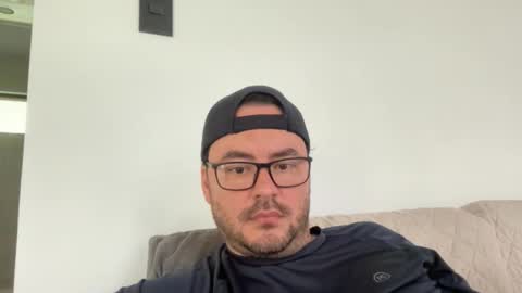 Snapshot of juanchom chatting on 10/22/25, 02:28 juanchom online show from 10/22/25, 02:28