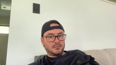 Snapshot of juanchom chatting on 10/23/25, 03:11 juanchom online show from 10/23/25, 03:11