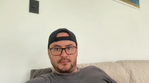 Snapshot of juanchom chatting on 10/24/25, 01:18 juanchom online show from 10/24/25, 01:18