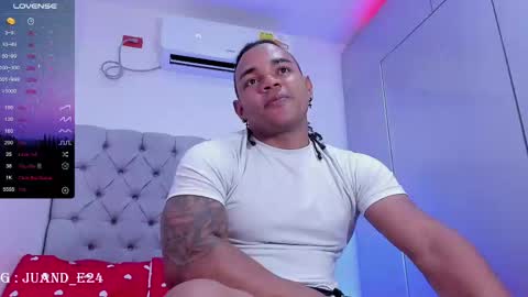 Snapshot of juande_24 chatting on 02/18/25, 04:04 independent model online show from 02/18/25, 04:04