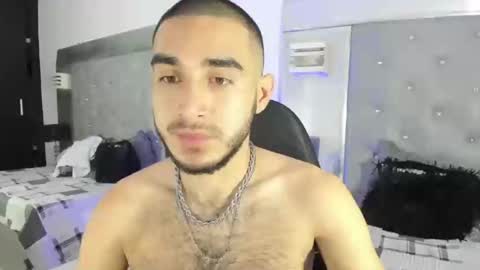 Juan Diego Uribe online show from 01/12/25, 10:54