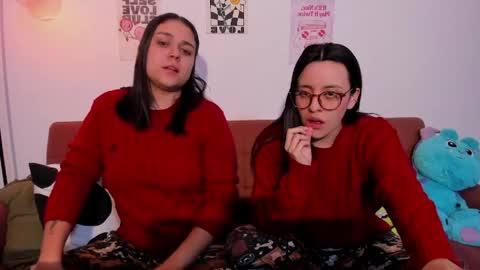 juanitaaa_ online show from 05/13/26, 06:11