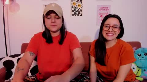 juanitaaa_ online show from 05/15/26, 02:18