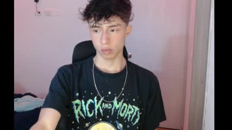 Snapshot of juanmres chatting on 11/25/25, 02:33 juanmres online show from 11/25/25, 02:33