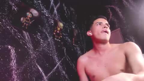 Snapshot of juansixx_ chatting on 11/05/25, 11:05 Juan online show from 11/05/25, 11:05