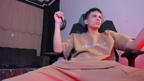 Snapshot of juansixx_ chatting on 12/17/25, 08:15 Juan online show from 12/17/25, 08:15