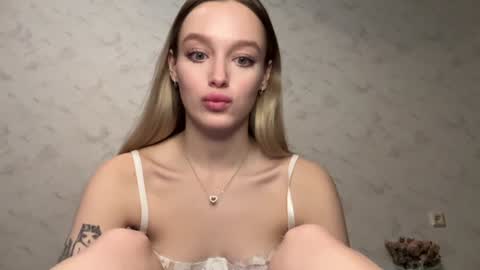 Snapshot of juicy_angels chatting on 12/28/24, 03:04 alexa online show from 12/28/24, 03:04