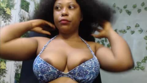Snapshot of juicy_gold22 chatting on 12/07/24, 09:17 Mariagold online show from 12/07/24, 09:17