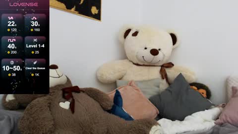 Snapshot of juicy_mystery chatting on 12/19/24, 04:13 laura online show from 12/19/24, 04:13