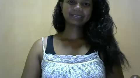 Snapshot of juicy_pretty chatting on 02/15/25, 07:06 stellah online show from 02/15/25, 07:06