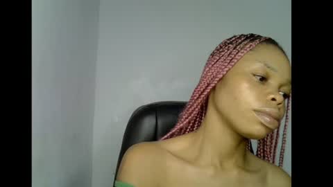 Snapshot of juicy_slut0 chatting on 07/10/26, 10:45 Champaign online show from 07/10/26, 10:45