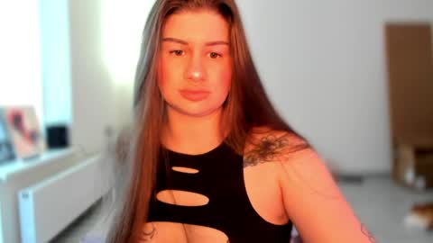 Snapshot of juicyhelenx chatting on 05/22/26, 04:23 Elena online show from 05/22/26, 04:23