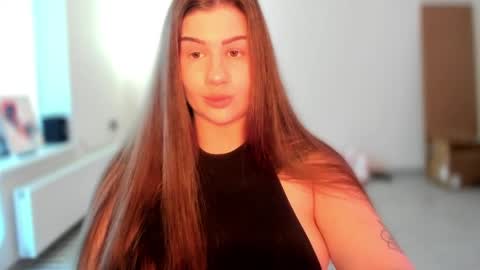 Snapshot of juicyhelenx chatting on 05/23/26, 04:44 Elena online show from 05/23/26, 04:44