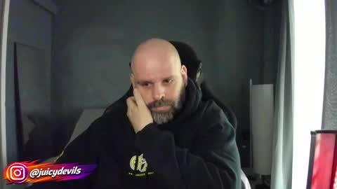 Snapshot of juicylounge chatting on 04/16/26, 11:22 JuicyLounge online show from 04/16/26, 11:22